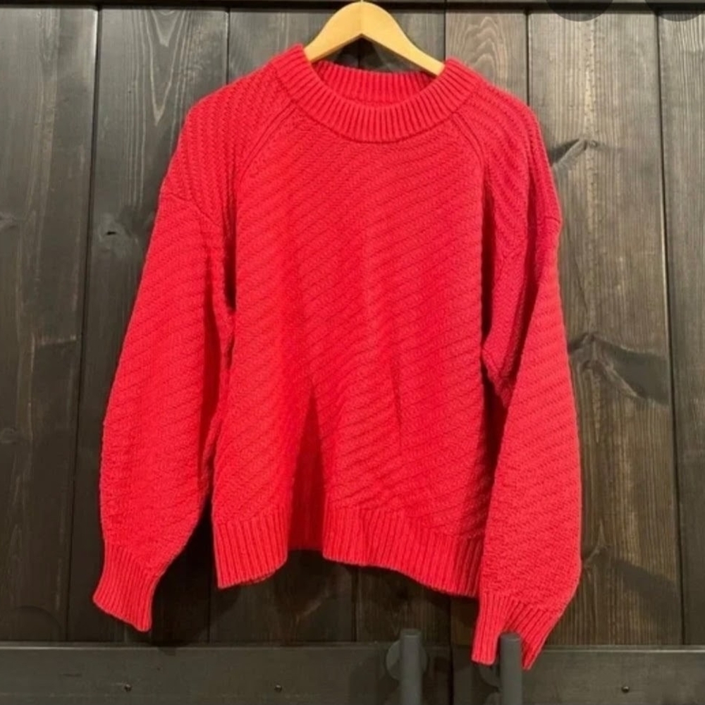 Universal Thread Vibrant Red Crew Neck Sweater